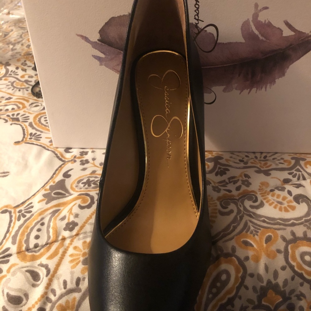 Shoes - Picture 4 of 4
